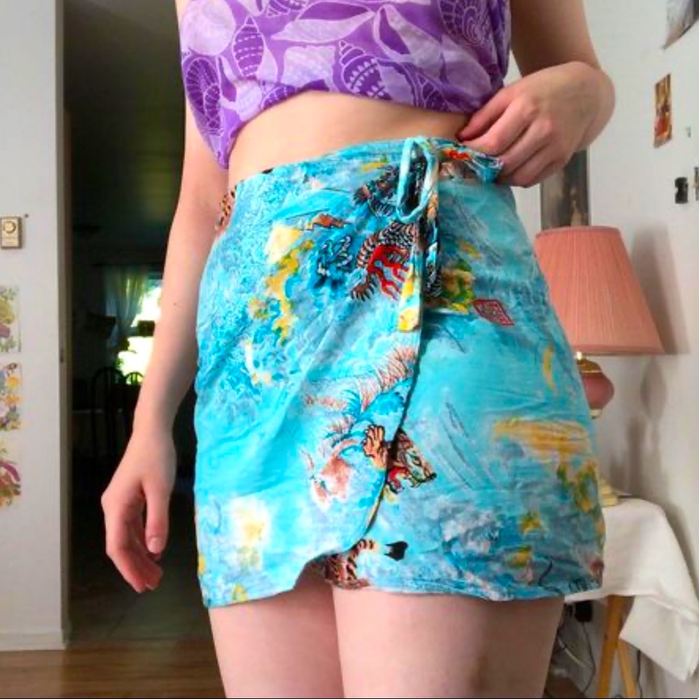 3/20$ ⭐️ 90s Short wrap skirt dragon & tiger